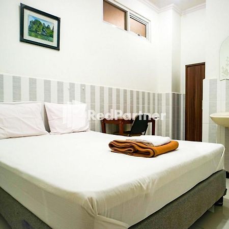 Hoki Homestay Redpartner Сурабая Екстер'єр фото