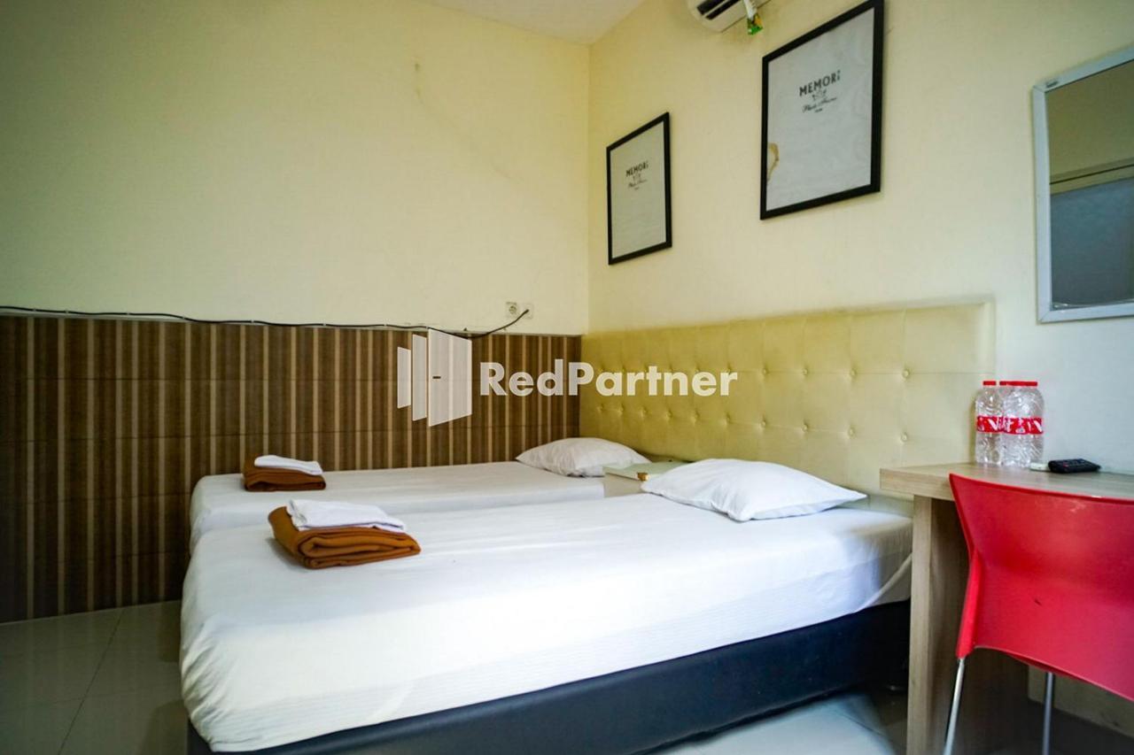 Hoki Homestay Redpartner Сурабая Екстер'єр фото