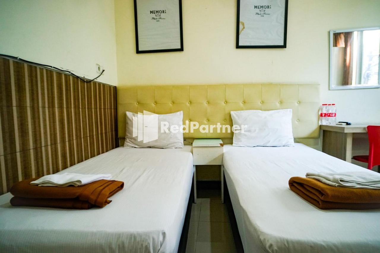 Hoki Homestay Redpartner Сурабая Екстер'єр фото