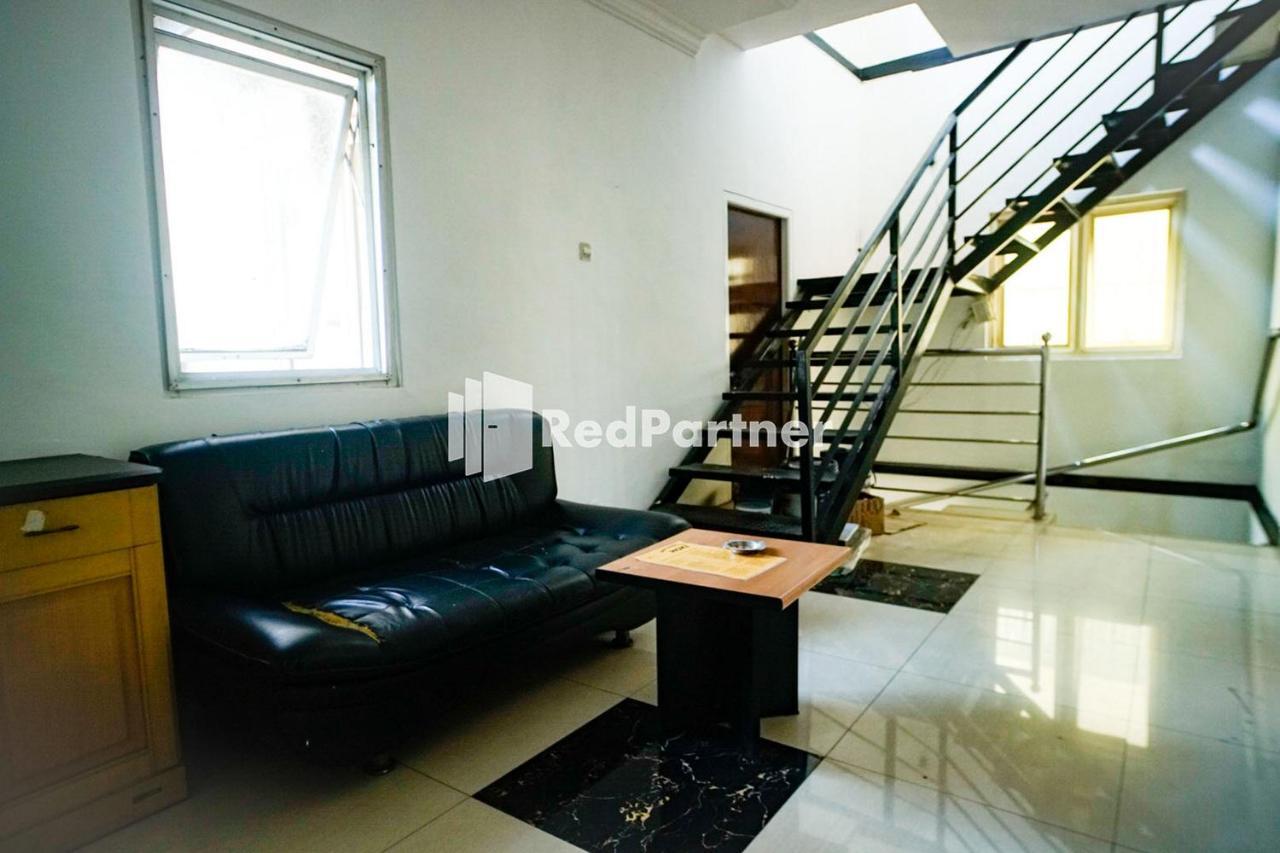 Hoki Homestay Redpartner Сурабая Екстер'єр фото