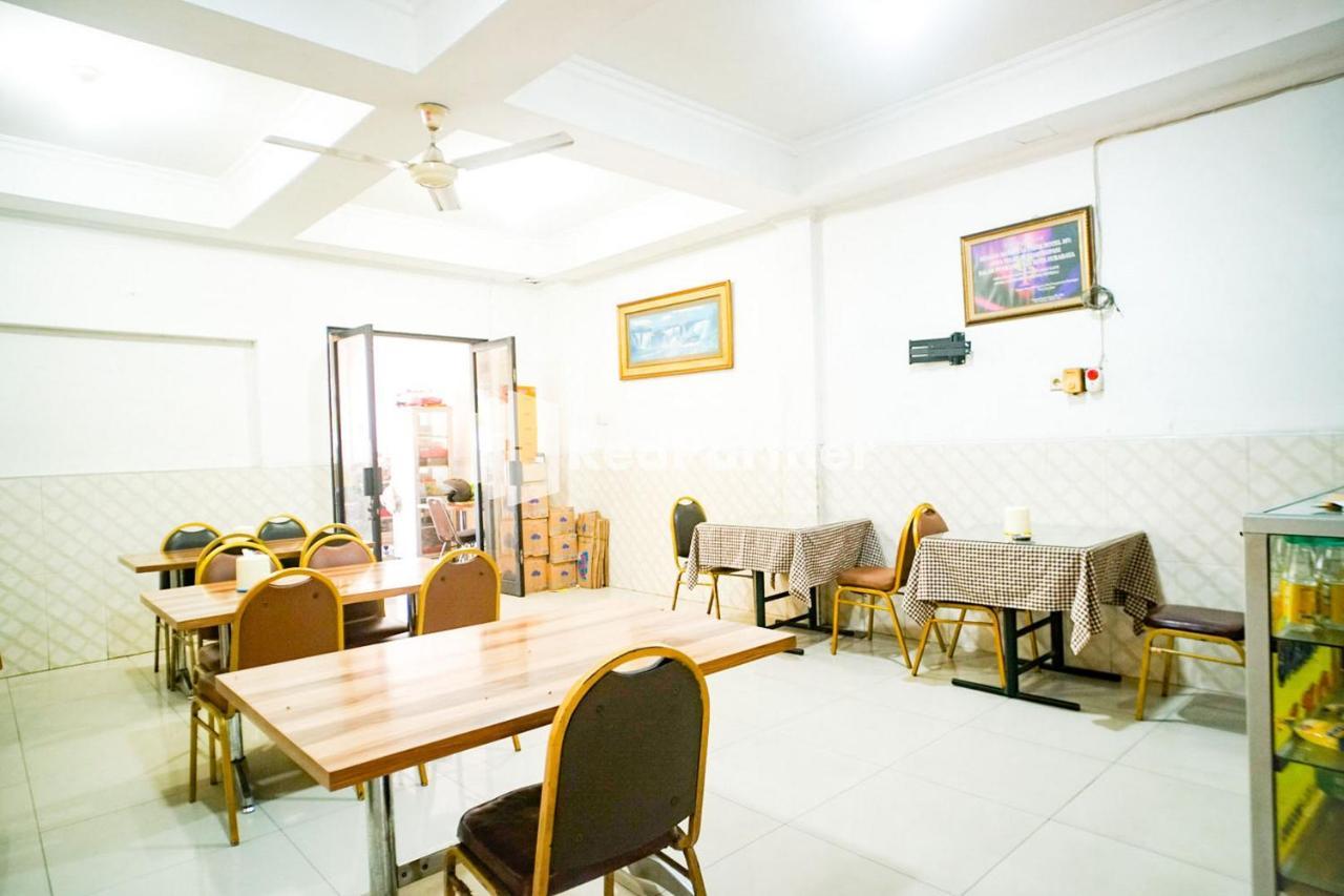 Hoki Homestay Redpartner Сурабая Екстер'єр фото