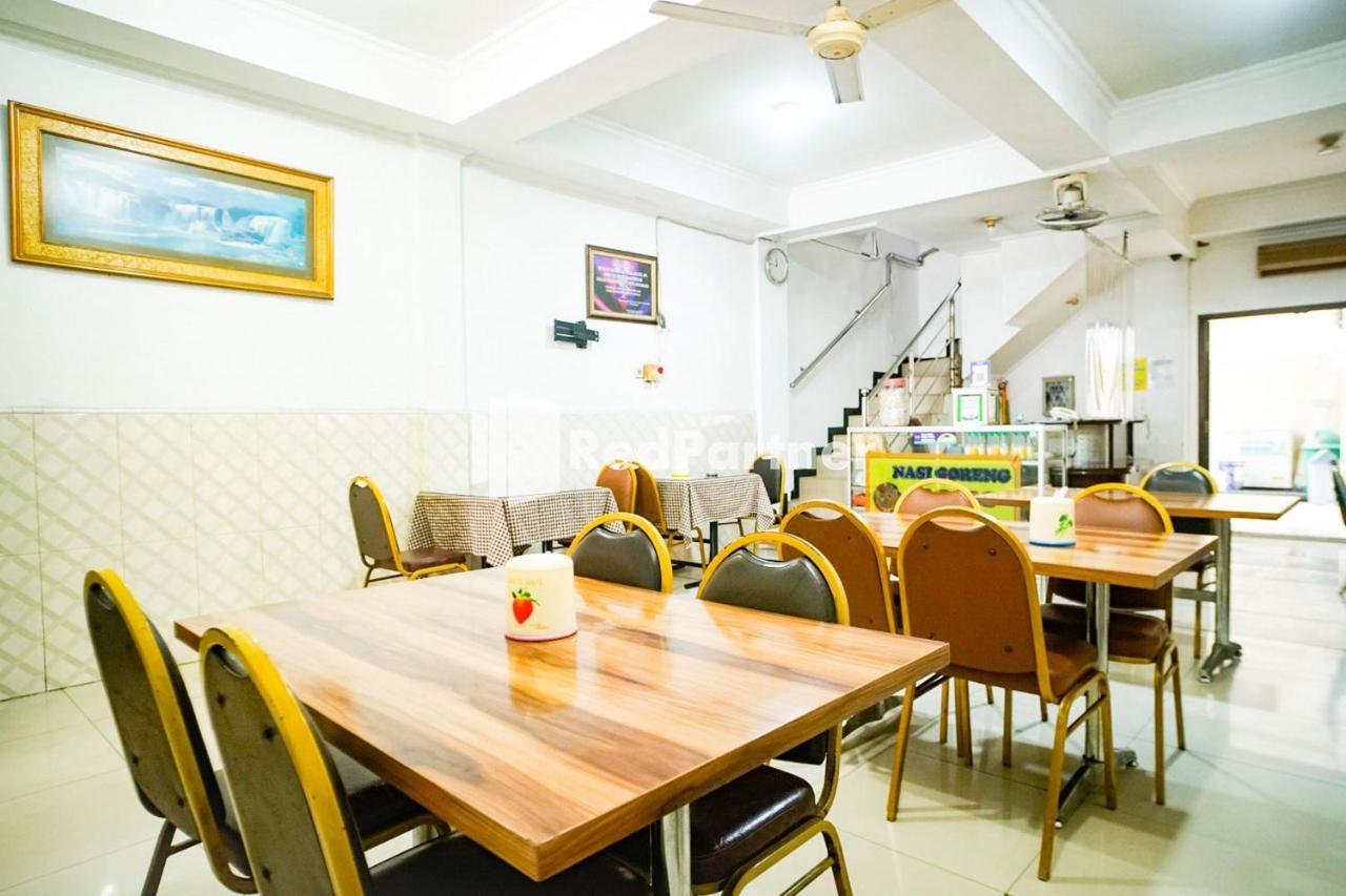 Hoki Homestay Redpartner Сурабая Екстер'єр фото